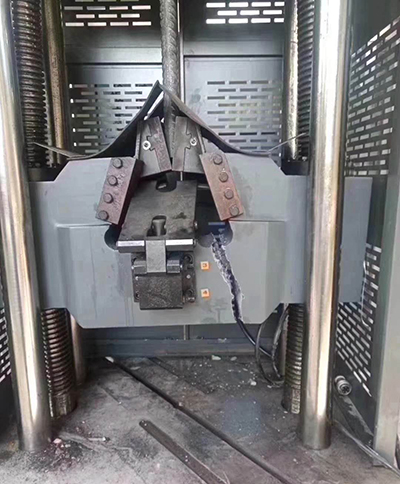 試驗機(jī)損壞圖.jpg 試驗機(jī)損壞圖.jpg