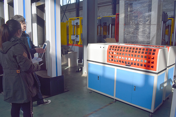 1563952672999327.jpg 扭轉(zhuǎn)試驗機.jpg